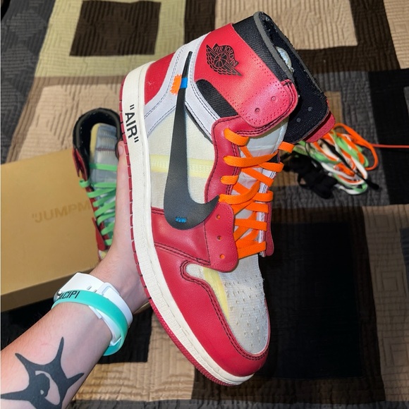 Off White Jordan 1 “Chicago” - Picture 6 of 9